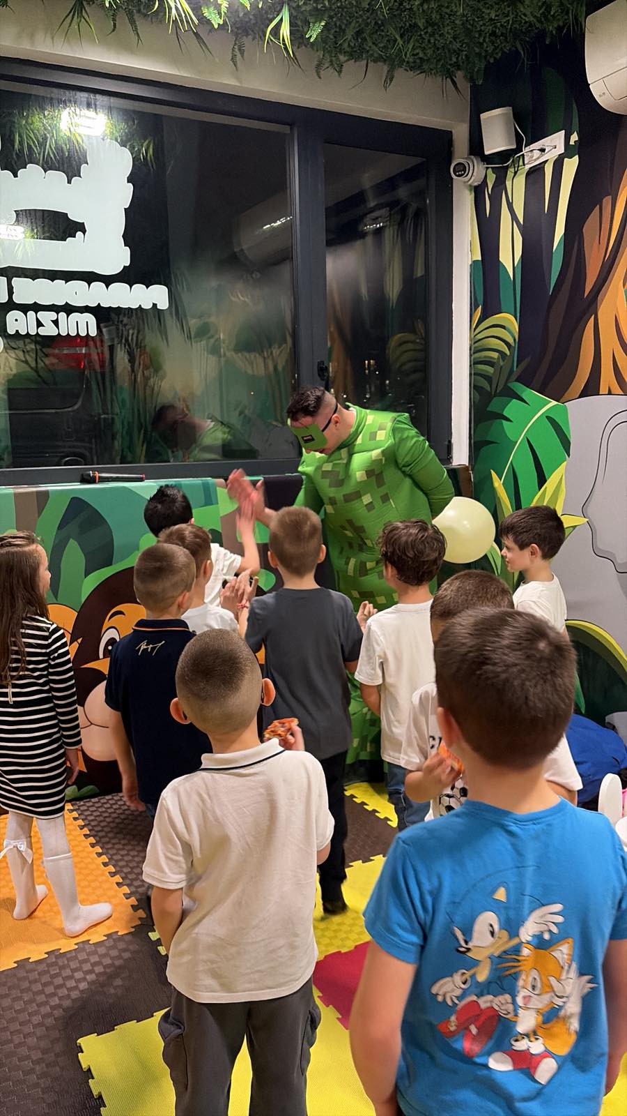 img 2d59df40624fc26fe2b0912bc14e7348 v